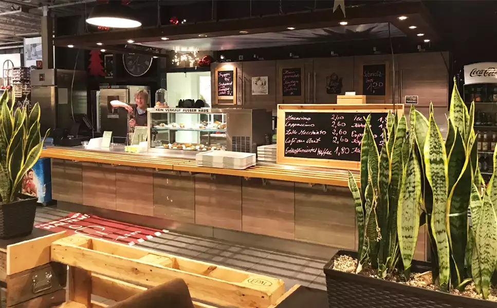 Gönnen Sie sich eine Pause - GEMÜTLICHES CAFÉ MIT AUSSENTERRASSE Gönnen Sie sich eine Pause - GEMÜTLICHES CAFÉ MIT AUSSENTERRASSE