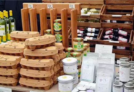 Wein & Spezialitäten Wein & Spezialitäten