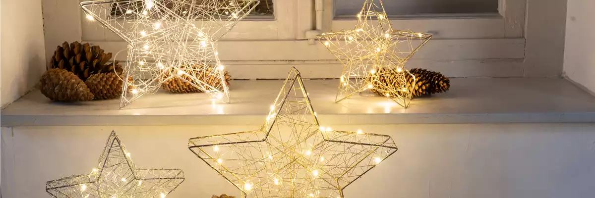 DEKORATIVE BELEUCHTUNG IN DER WEIHNACHTSZEIT FüR INNEN.